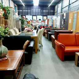 Bezoeker foto van Kringloopwinkel Gouda | 5500 m2 winkelruimte | woningontruiming | woning leegruimen | opbrengst naar Stg...