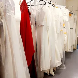 Bezoeker foto van Kringloopwinkel Gouda | 5500 m2 winkelruimte | woningontruiming | woning leegruimen | opbrengst naar Stg...