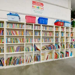 Bezoeker foto van Kringloopwinkel Gouda | 5500 m2 winkelruimte | woningontruiming | woning leegruimen | opbrengst naar Stg...