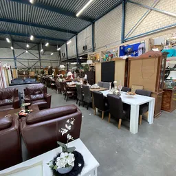 Bezoeker foto van Kringloopwinkel Gouda | 5500 m2 winkelruimte | woningontruiming | woning leegruimen | opbrengst naar Stg...