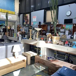 Bezoeker foto van Kringloopwinkel Gouda | 5500 m2 winkelruimte | woningontruiming | woning leegruimen | opbrengst naar Stg...