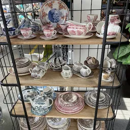 Bezoeker foto van Kringloopwinkel Gouda | 5500 m2 winkelruimte | woningontruiming | woning leegruimen | opbrengst naar Stg...