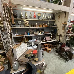 Bezoeker foto van Kringloopwinkel Gouda | 5500 m2 winkelruimte | woningontruiming | woning leegruimen | opbrengst naar Stg...