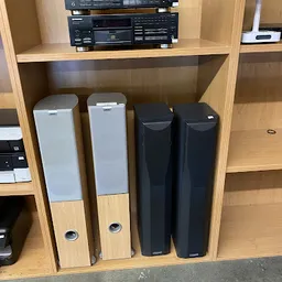 Bezoeker foto van Kringloopwinkel Gouda | 5500 m2 winkelruimte | woningontruiming | woning leegruimen | opbrengst naar Stg...