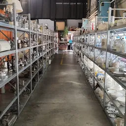 Bezoeker foto van Kringloopwinkel Gouda | 5500 m2 winkelruimte | woningontruiming | woning leegruimen | opbrengst naar Stg...