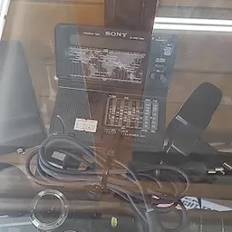 Bezoeker foto van Kringloopwinkel Gouda | 5500 m2 winkelruimte | woningontruiming | woning leegruimen | opbrengst naar Stg...