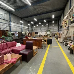 Bezoeker foto van Kringloopwinkel Gouda | 5500 m2 winkelruimte | woningontruiming | woning leegruimen | opbrengst naar Stg...