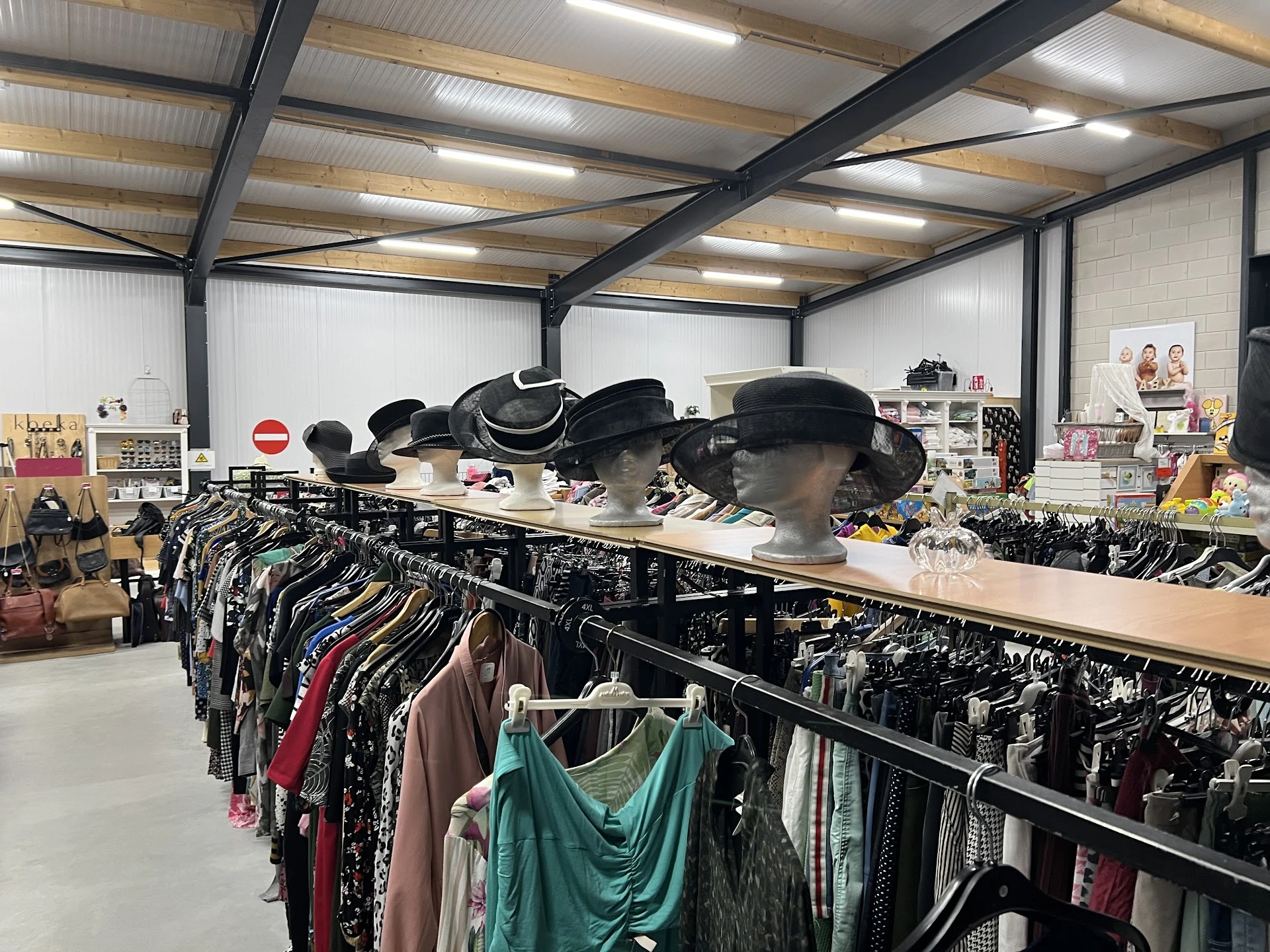 Kringloopwinkel Kringloopwinkel het goede doel in Brakel