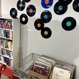 Bezoeker foto van Kringloopwinkel Hoofdstraat Sassenheim in Sassenheim