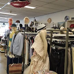 Bezoeker foto van Kringloopwinkel Hoofdstraat Sassenheim in Sassenheim