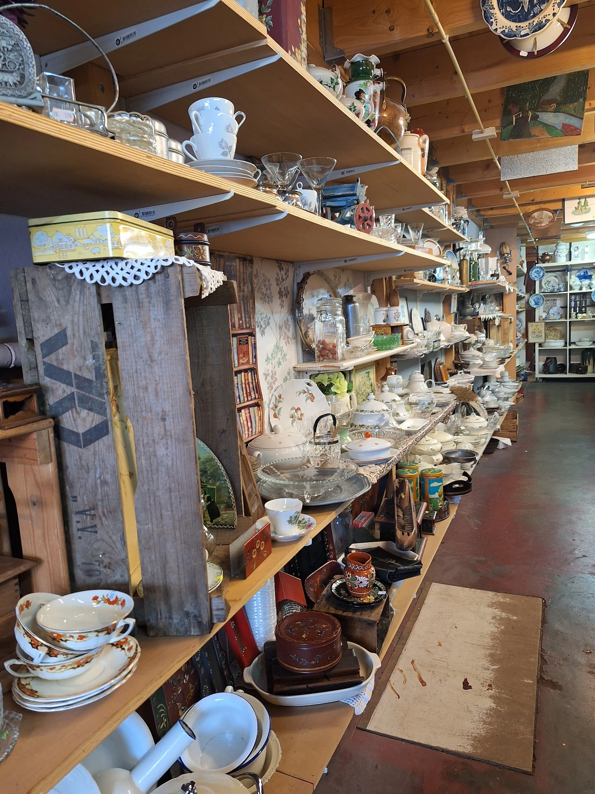 Kringloopwinkel Meppel in Meppel met tweedehands boeken, elektronica en jassen