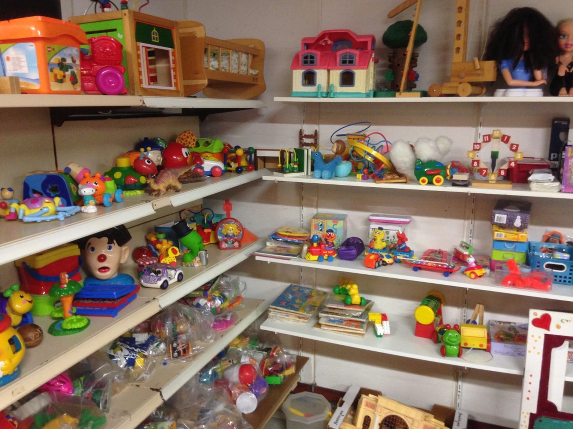 Kringloopwinkel Kringloopwinkel Muttathara in Castricum