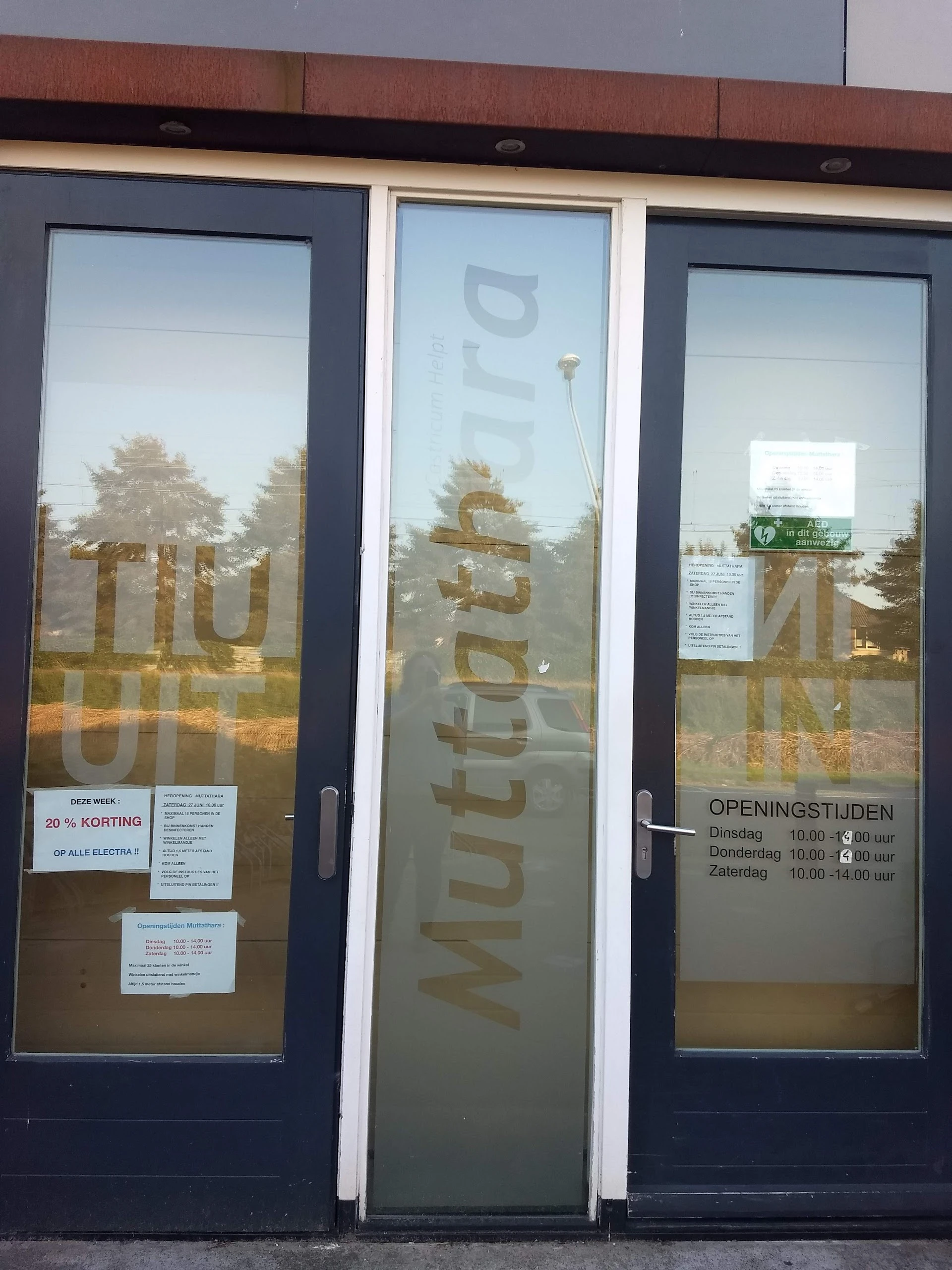 Kringloopwinkel Muttathara in Castricum met tweedehands boeken, elektrische fietsen en huishoudelijke apparaten