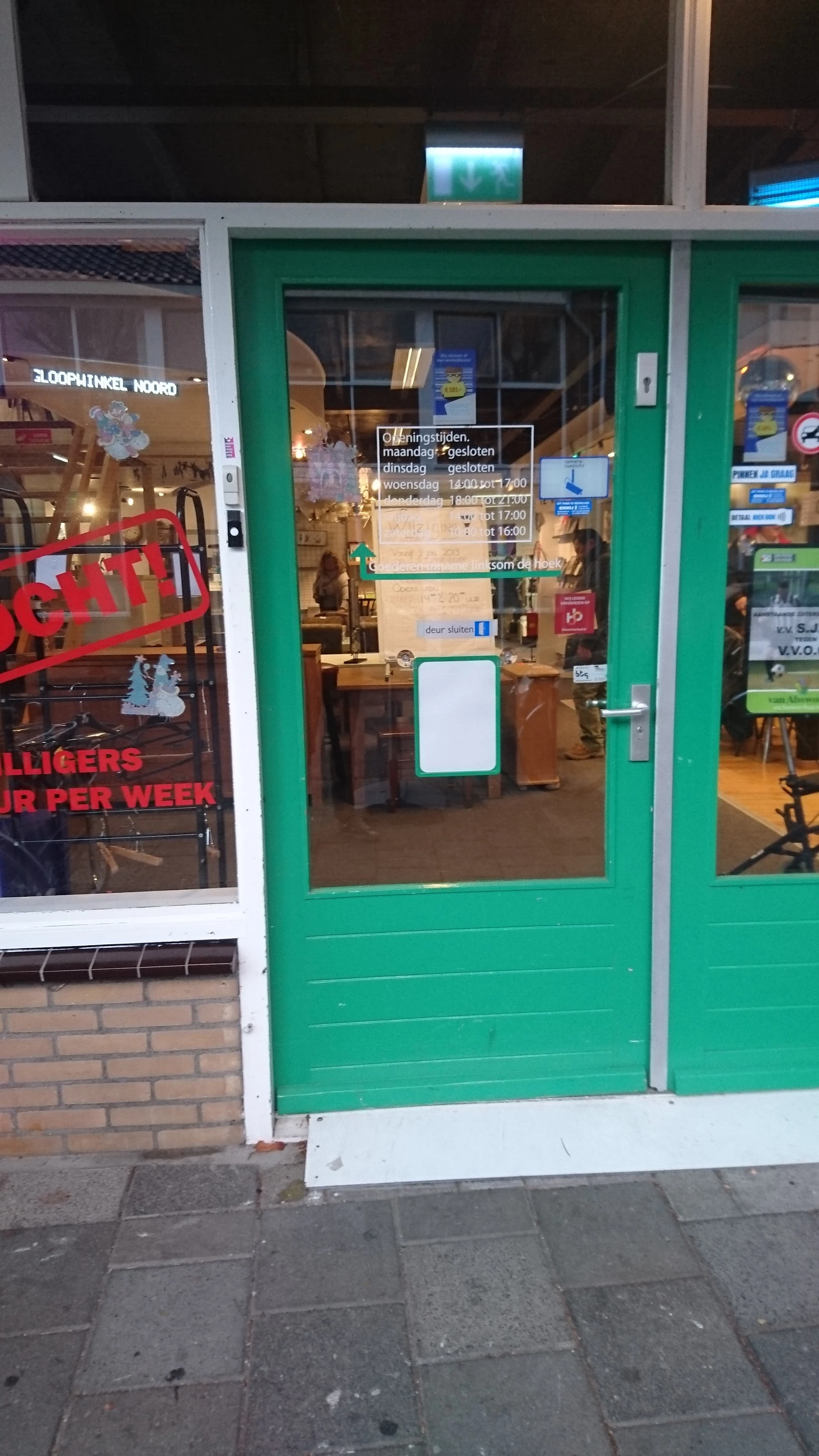 Kringloopwinkel Noordwijk in Noordwijk met tweedehands boeken, herenkleding en kleding