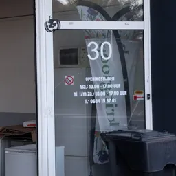 Winkelruit met openingstijden en contactgegevens van kringloopwinkel