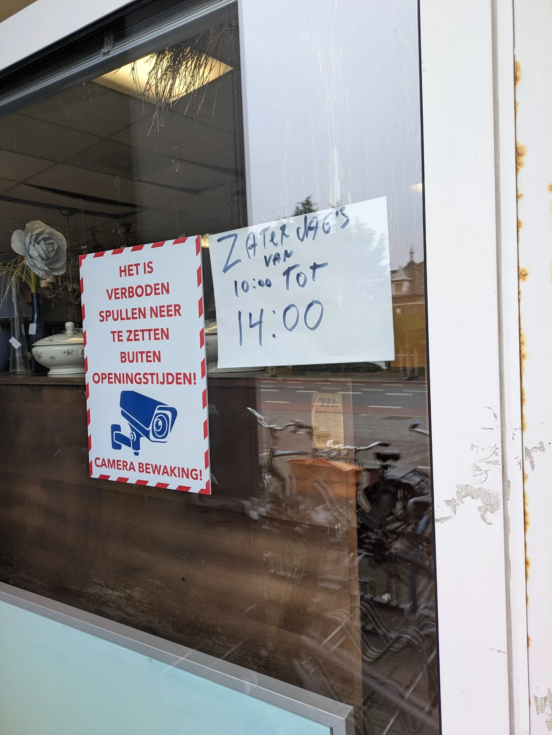 Kringloopwinkel Oegstgeest in Oegstgeest met tweedehands boeken, gereedschappen en huishoudelijke apparaten