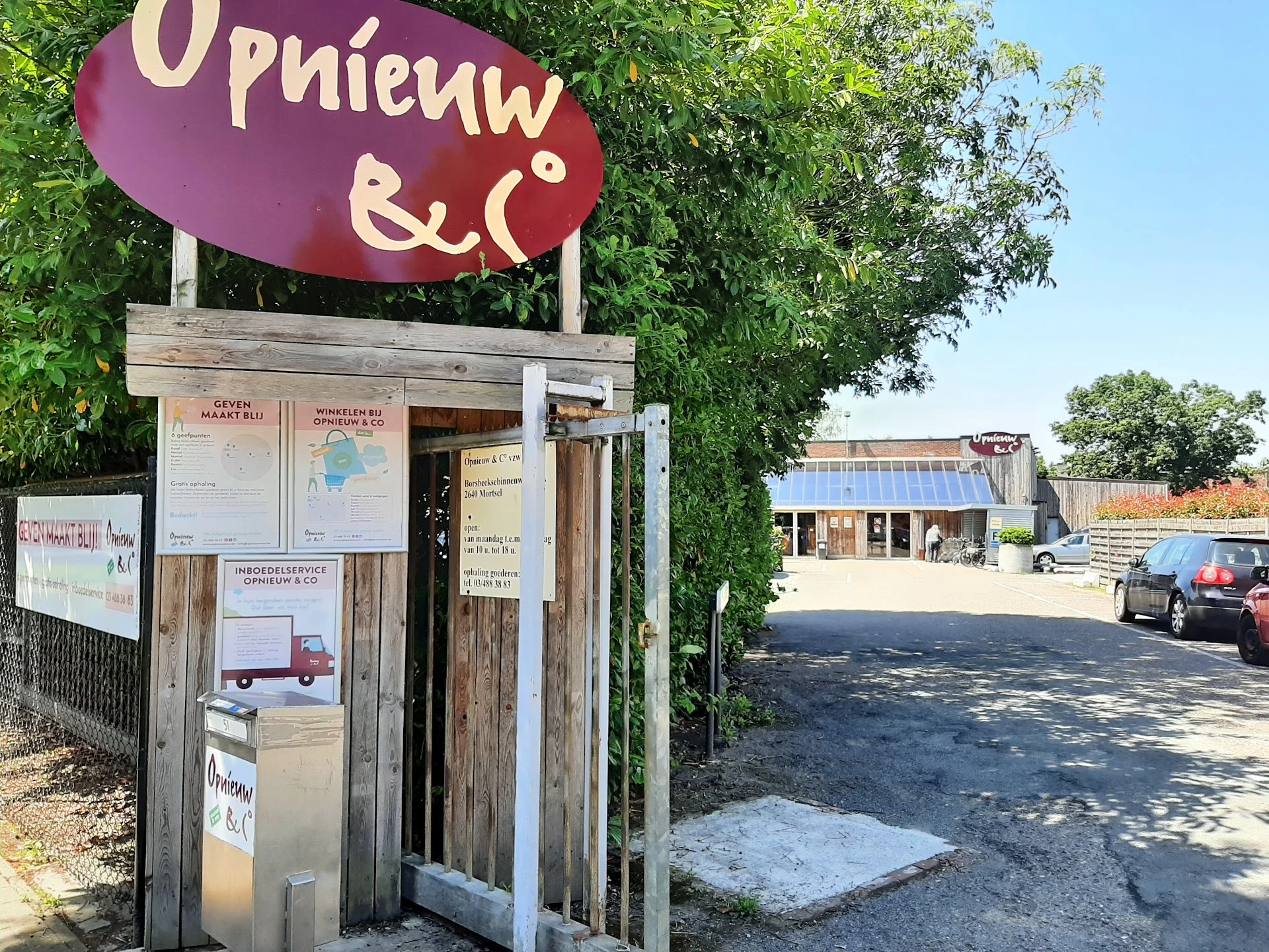 Kringloopwinkel Kringloopwinkel Opnieuw & Co Mortsel in Mortsel