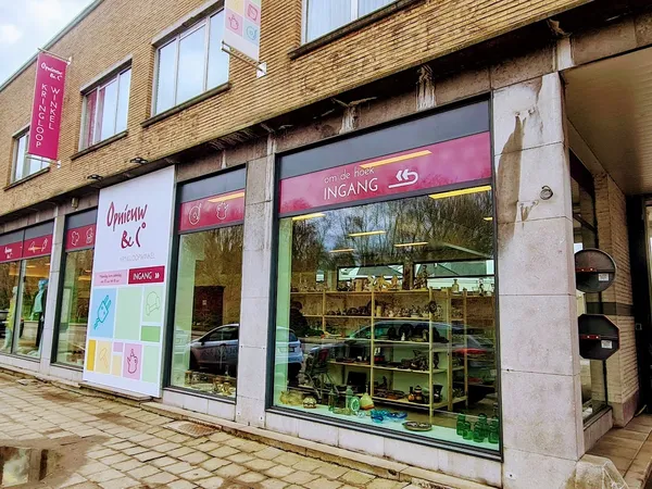 Kringloopwinkel Kringloopwinkel Opnieuw & Co Mortsel in Mortsel