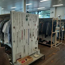 Bezoeker foto van Kringloopwinkel Opnieuw & Co Mortsel in Mortsel