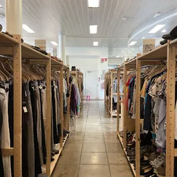 Bezoeker foto van Kringloopwinkel Opnieuw & Co Mortsel in Mortsel