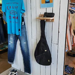 Bezoeker foto van Kringloopwinkel Opnieuw & Co Mortsel in Mortsel