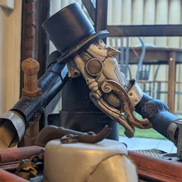Close-up van een decoratief steampunk-figuur met hoge hoed en механische details