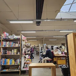 Bezoeker foto van Kringloopwinkel Opnieuw & Co Mortsel in Mortsel