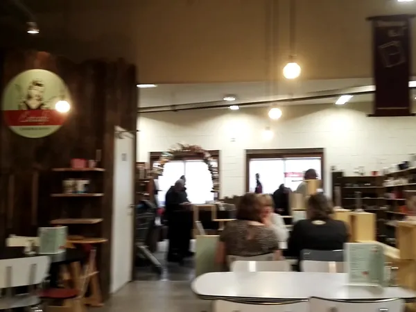 Kringloopwinkel Kringloopwinkel Opnieuw & Co Mortsel in Mortsel