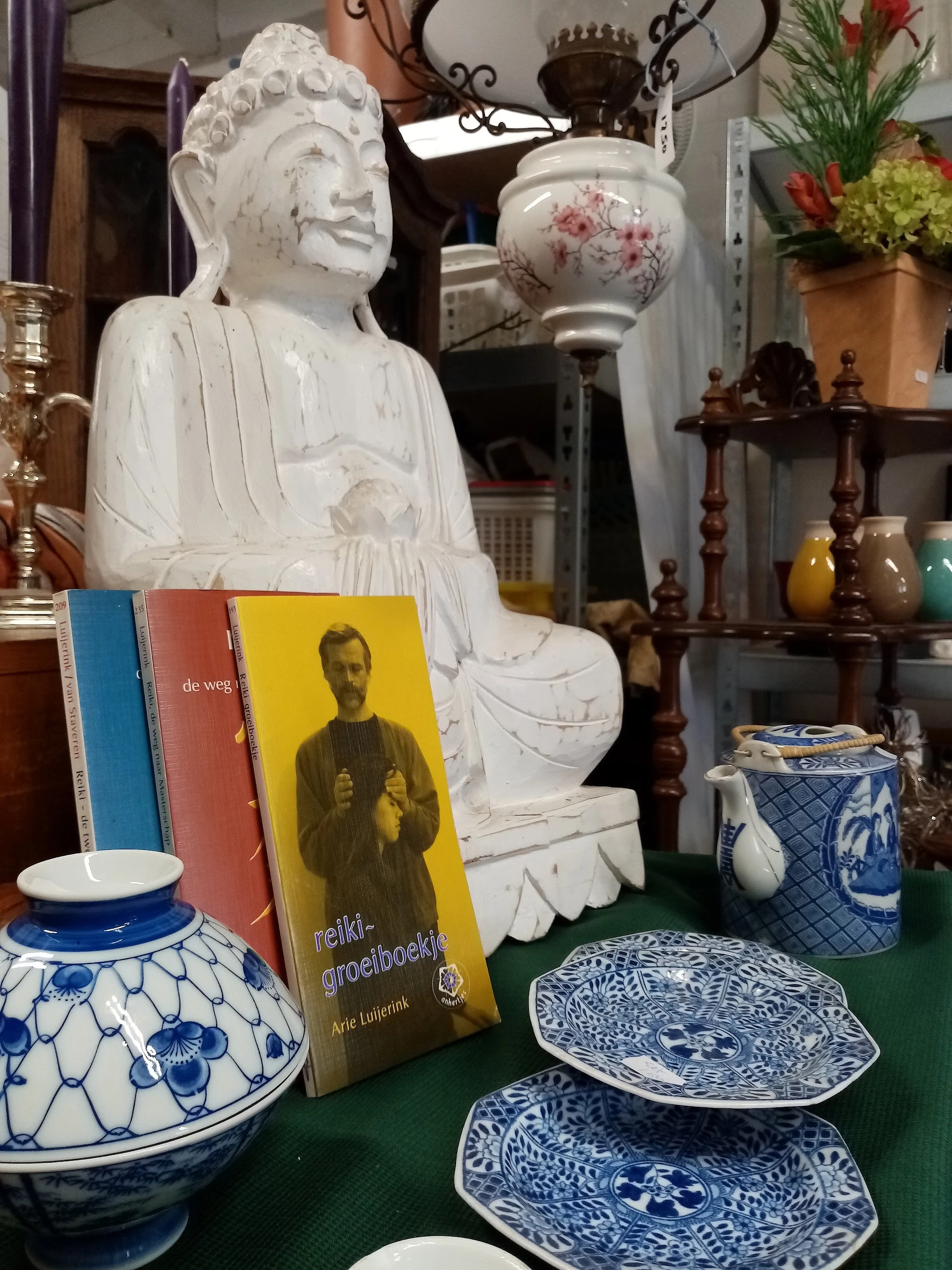 Kringloopwinkel Oudenbosch in Oudenbosch met tweedehands boeken, elektronica en kleding