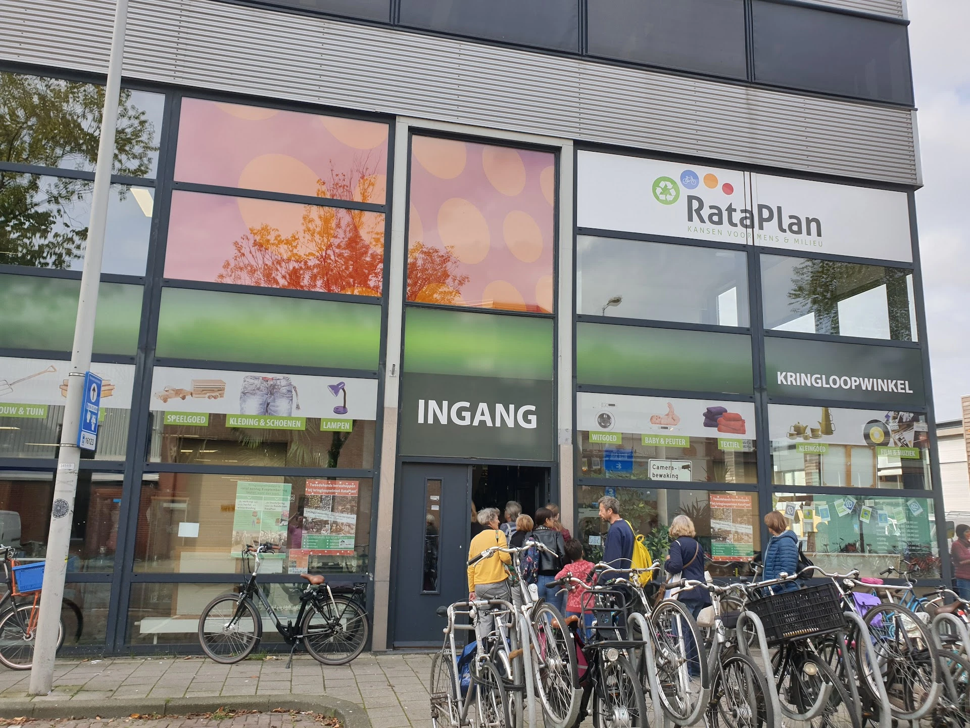 Kringloopwinkel Kringloopwinkel RataPlan Amsterdam Generatorstraat in Amsterdam