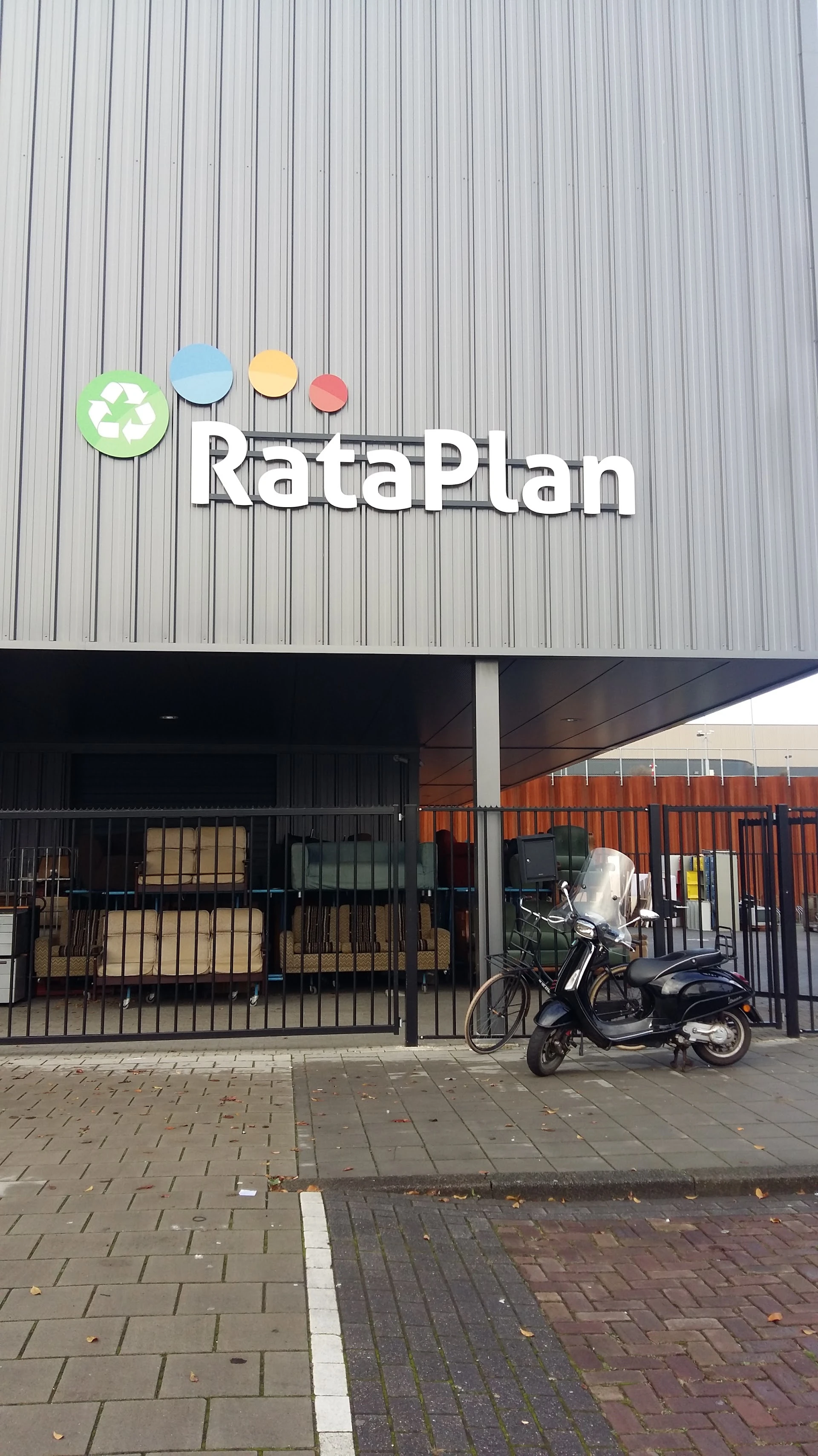 Kringloopwinkel Kringloopwinkel RataPlan Amsterdam Generatorstraat in Amsterdam