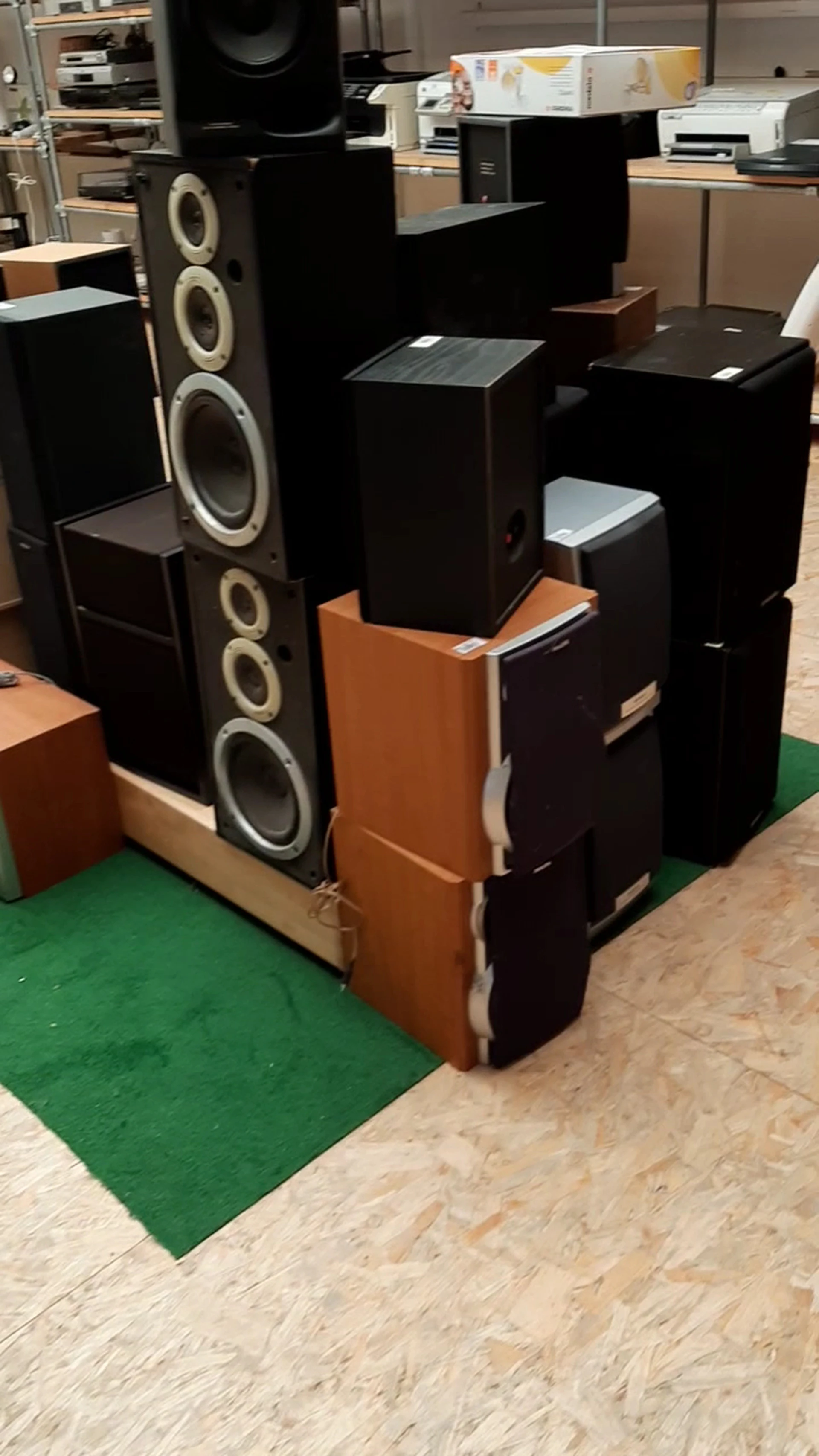 Kringloopwinkel Kringloopwinkel RataPlan Amsterdam Generatorstraat in Amsterdam