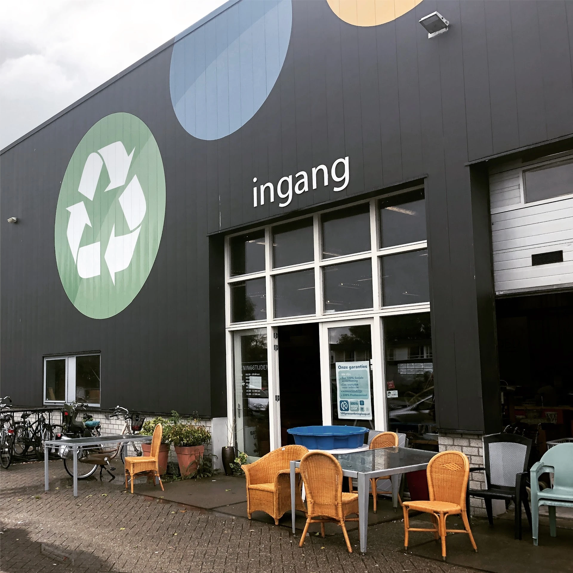 Kringloopwinkel RataPlan Delft in Delft met tweedehands audioapparatuur, boeken en huishoudelijke apparaten