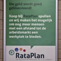 Groene poster met witte tekst over RataPlan en arbeidsmarkt