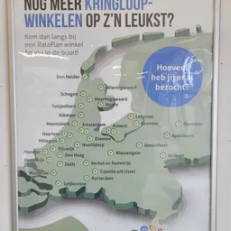 Kaart van Noord-Nederland met locaties van RataPlan winkels aangegeven met groene markeringen