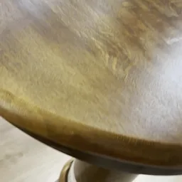 Close-up van geel/crème gekleurde stof of materiaal, zeer onduidelijk