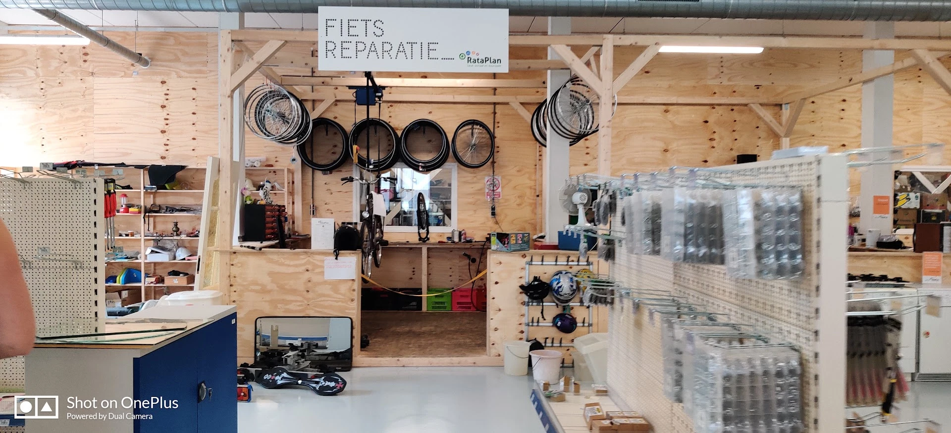 Kringloopwinkel RataPlan Hoofddorp in Hoofddorp met tweedehands boeken, elektrische fietsen en huis- en inrichting