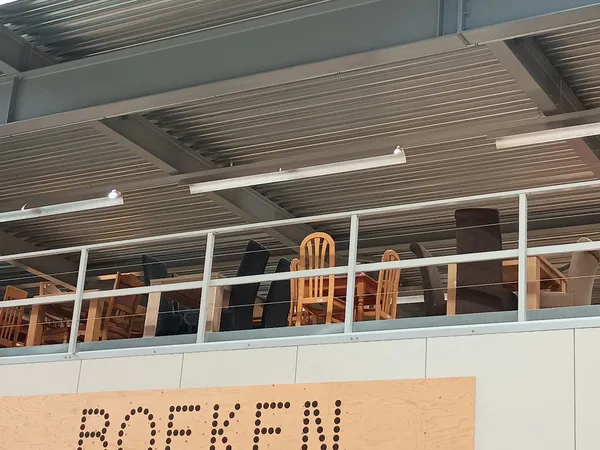 Kringloopwinkel RataPlan Hoorn in Zwaag met tweedehands boeken, elektrische fietsen en gereedschappen