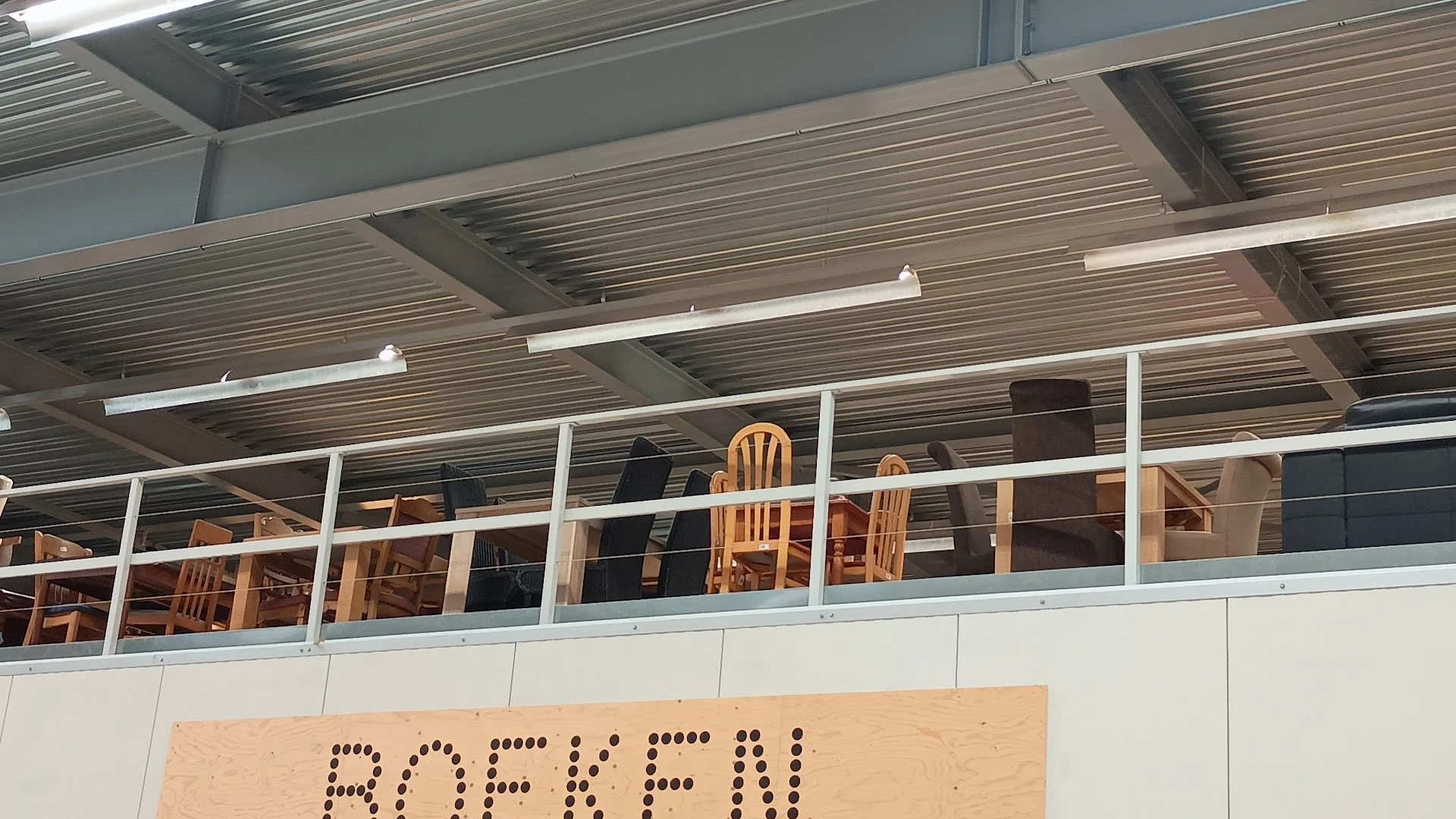 Kringloopwinkel RataPlan Hoorn in Zwaag met tweedehands boeken, elektrische fietsen en gereedschappen