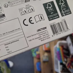 Verpakkingslabel met CE-markering, barcode en bedrijfsgegevens