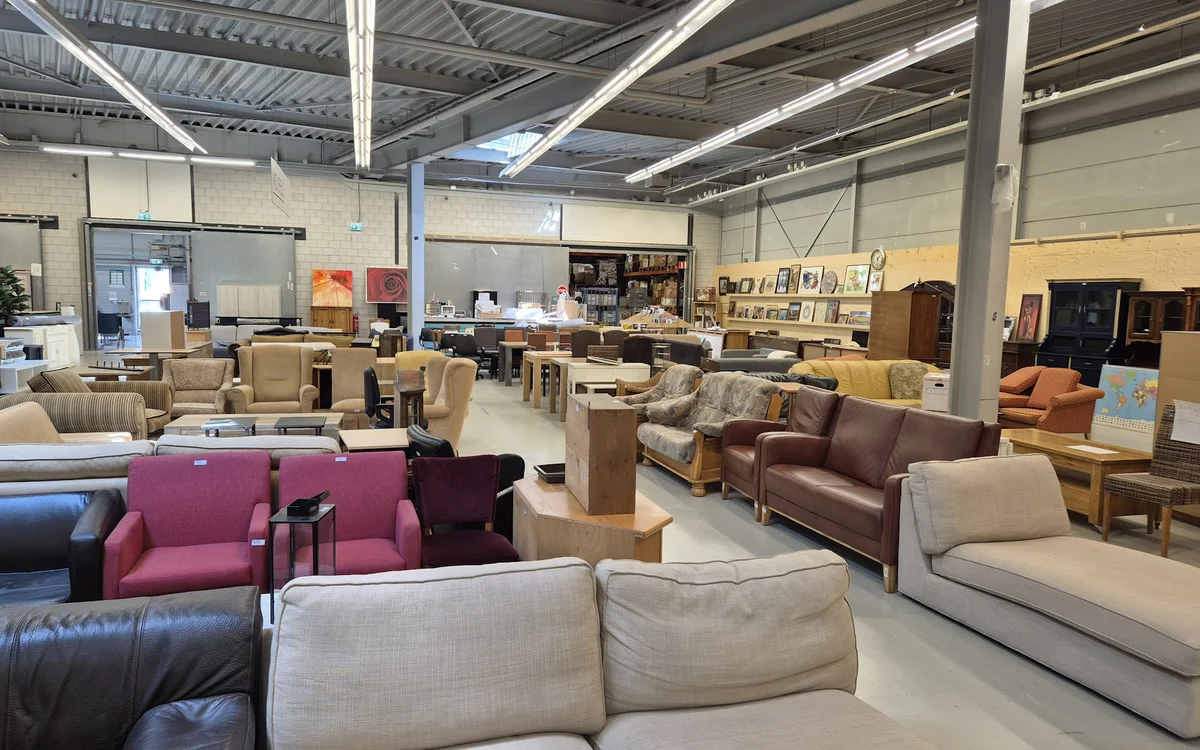 Kringloopwinkel RataPlan Rotterdam in Rotterdam met tweedehands audioapparatuur, boeken en kleding