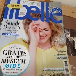 Coverafbeelding van het tijdschrift LIBELLE met een vrouw in geel shirt