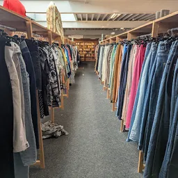 Bezoeker foto van Kringloopwinkel RataPlan Tuitjenhorn in Tuitjenhorn