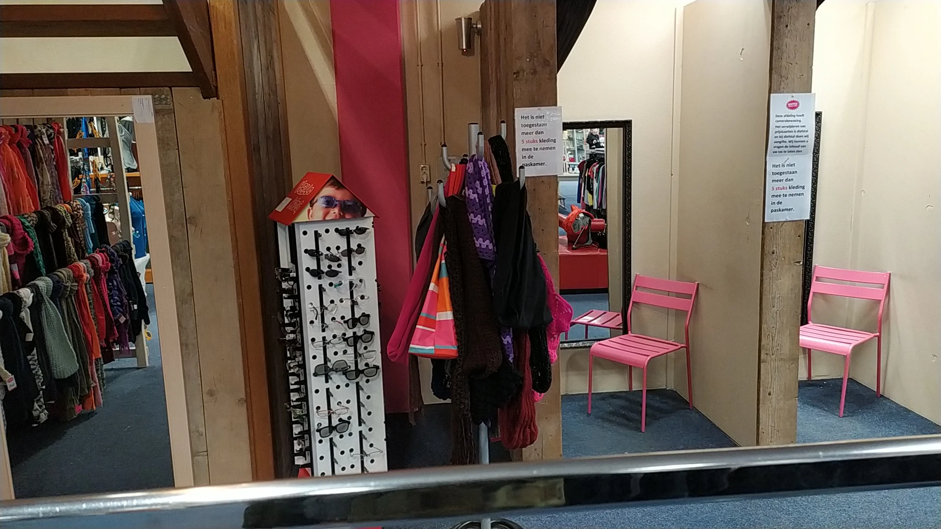 Kringloopwinkel RataPlan Zaandam in Zaandam met tweedehands meubels en kleding