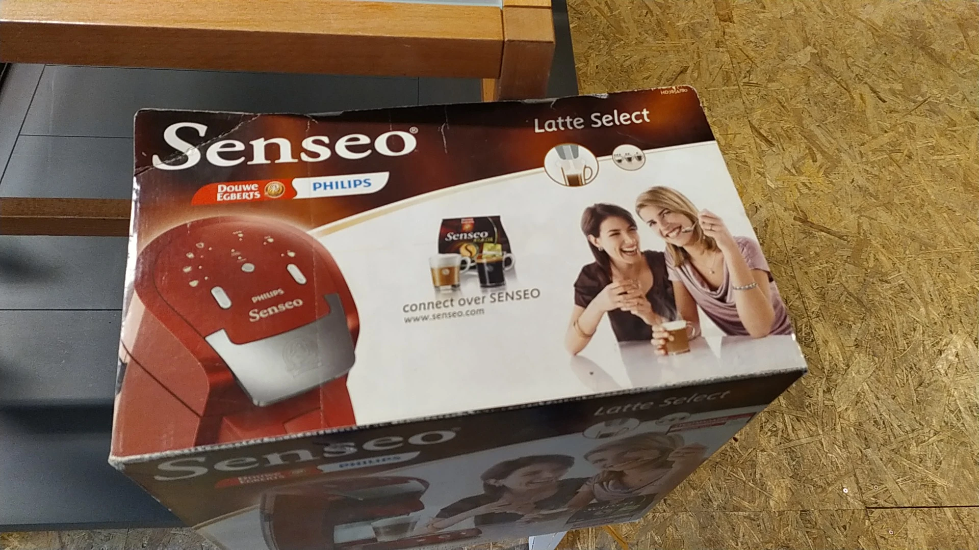 Senseo Latte Select koffiezetapparaat in rood, in originele verpakking