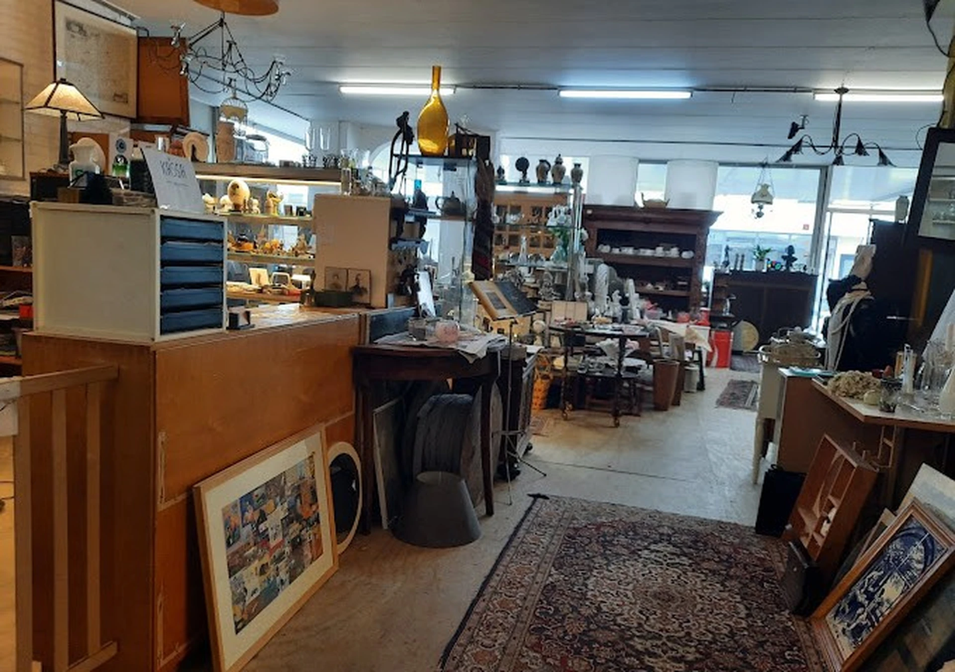 Kringloopwinkel Rebuy It in Dieren met tweedehands audioapparatuur, boeken en huishoudelijke apparaten