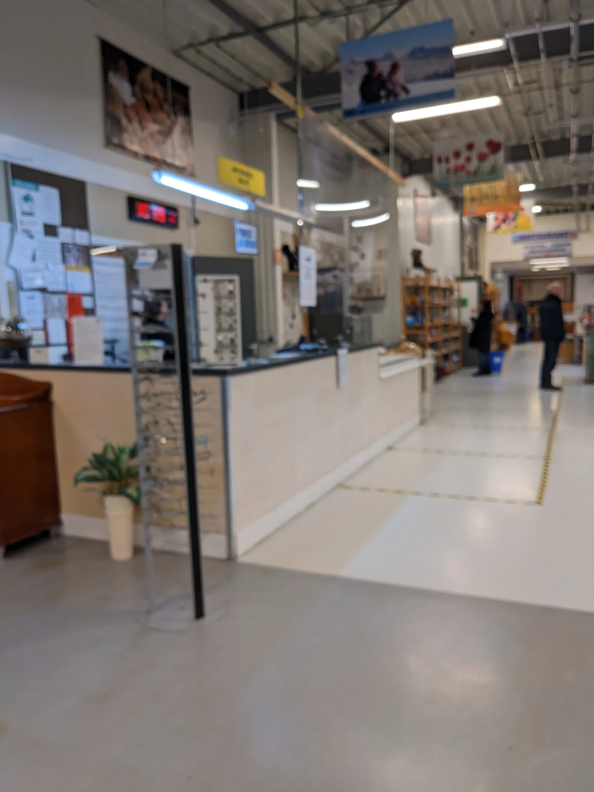 Kringloopwinkel Stadskanaal in Stadskanaal met tweedehands kasten, kleding en meubels