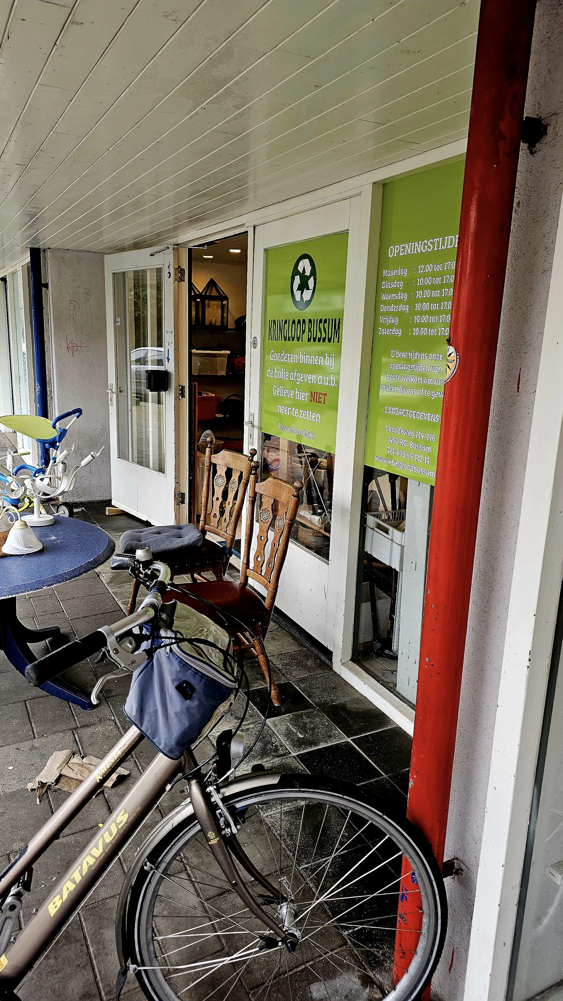 Kringloopwinkel 'T Gooi in Bussum met tweedehands boeken, gereedschappen en huis- en inrichting