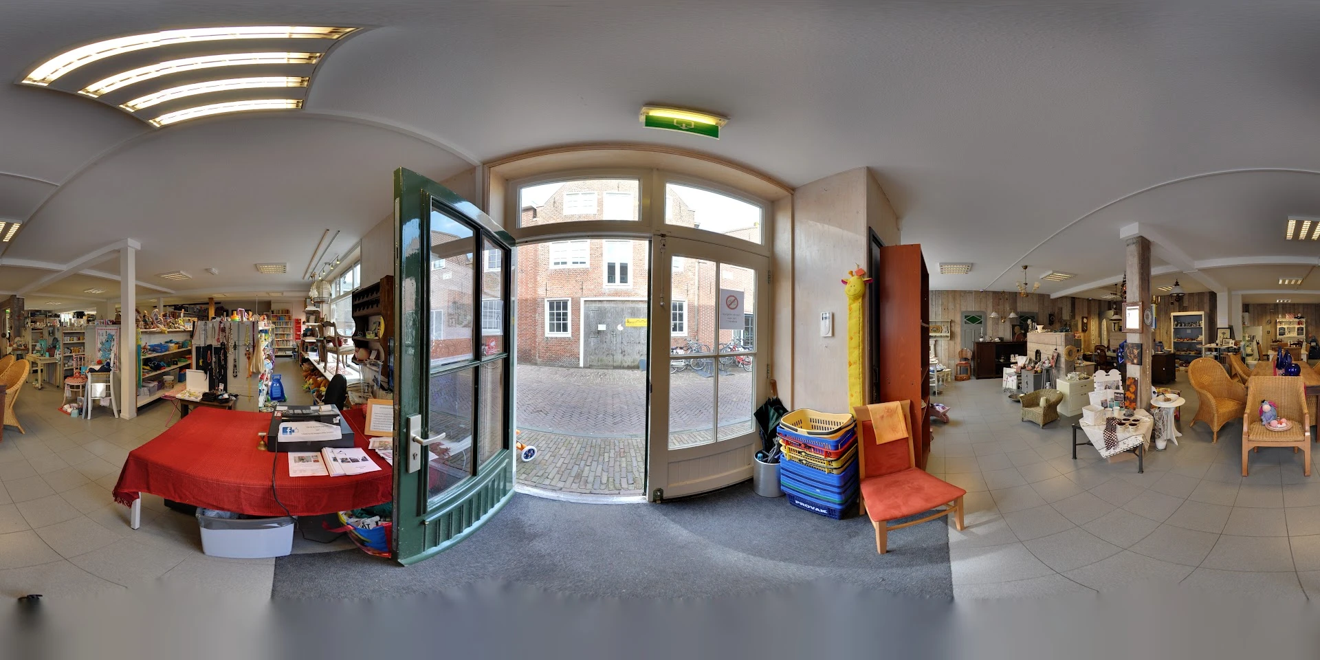 Kringloopwinkel Kringloopwinkel 't Zoldertje in Enkhuizen