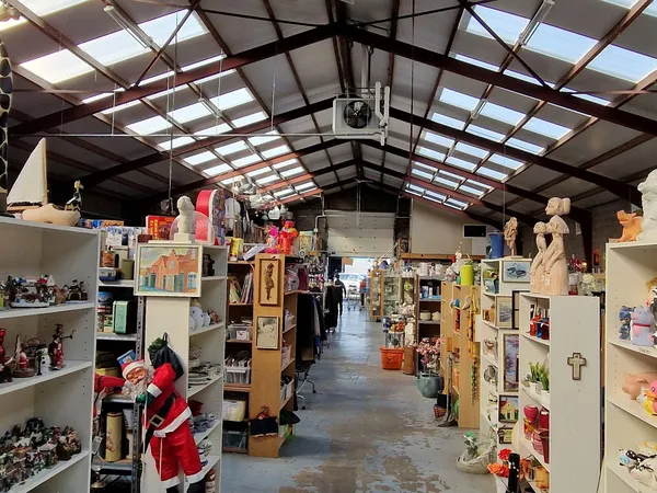 Kringloopwinkel Kringloopwinkel 't Zwaantje in Nieuw-Vennep